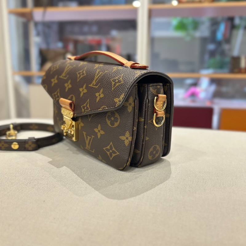 LV Metis Pochette East West 老花橫版郵差包-11