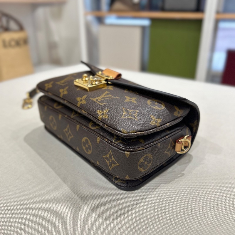 LV Metis Pochette East West 老花橫版郵差包-17