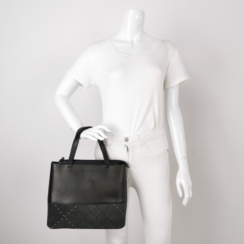 Burberry 牛皮翻毛皮拼接字母logo壓紋手提包-1