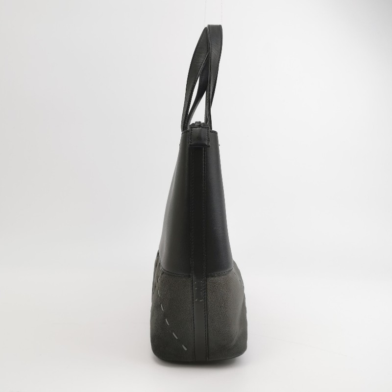 Burberry 牛皮翻毛皮拼接字母logo壓紋手提包-2