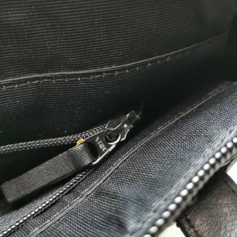 Burberry 牛皮翻毛皮拼接字母logo壓紋手提包-10