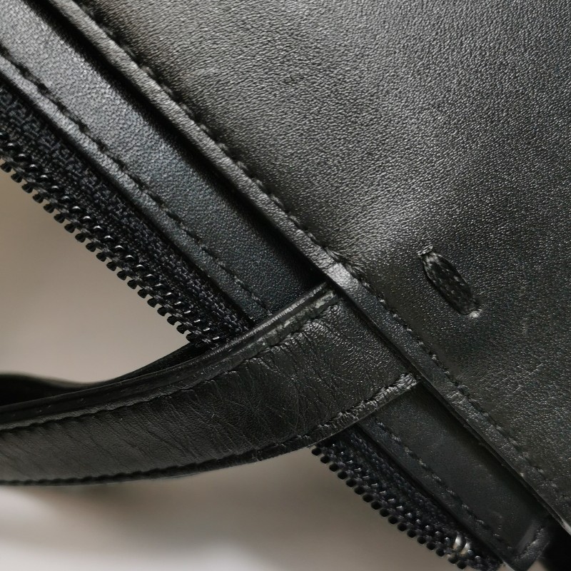 Burberry 牛皮翻毛皮拼接字母logo壓紋手提包-15