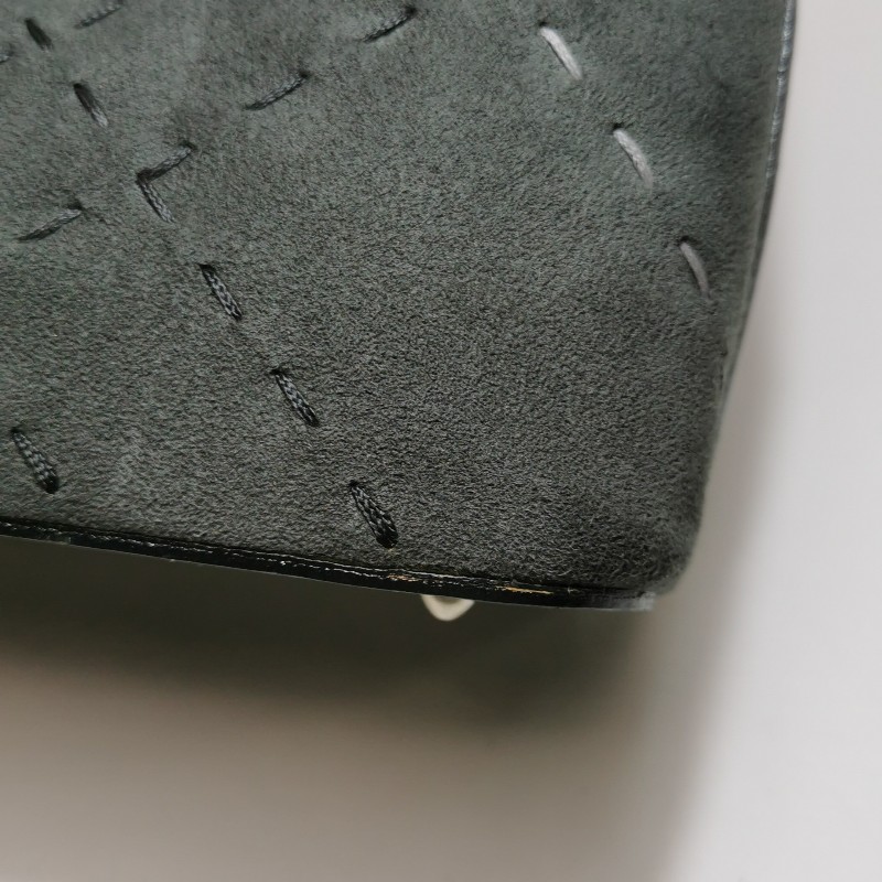 Burberry 牛皮翻毛皮拼接字母logo壓紋手提包-20