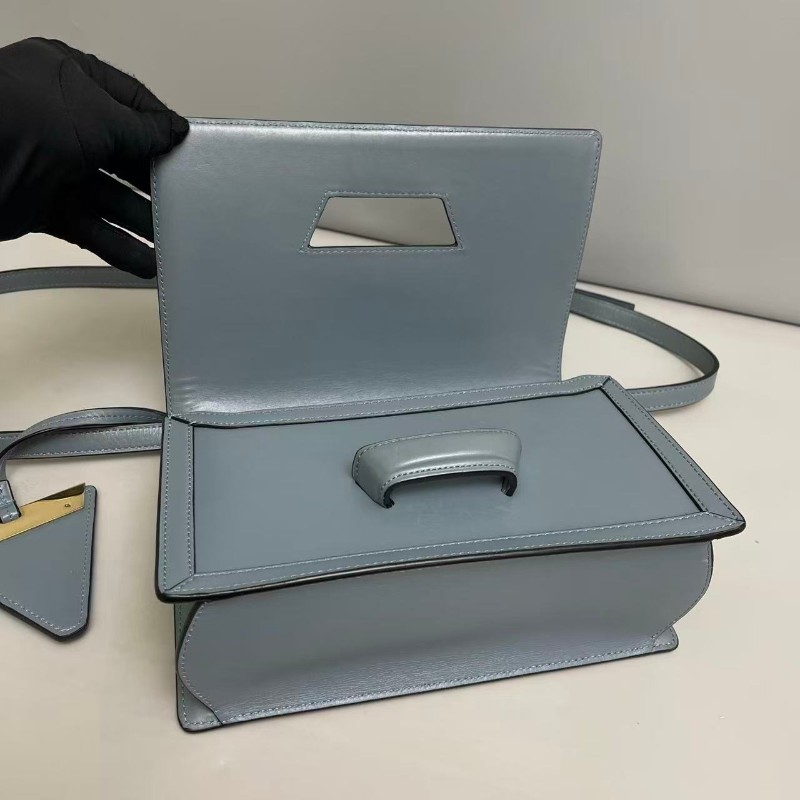 Loewe Barcelona霧霾藍全皮中號三角 斜背包-2