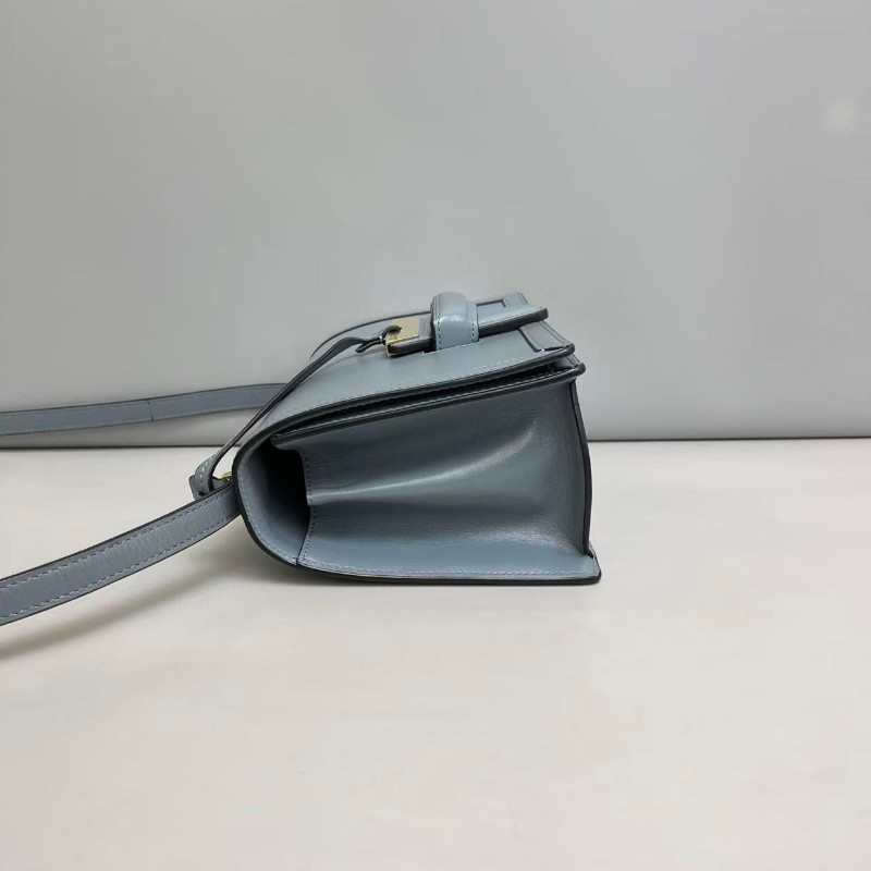 Loewe Barcelona霧霾藍全皮中號三角 斜背包-5