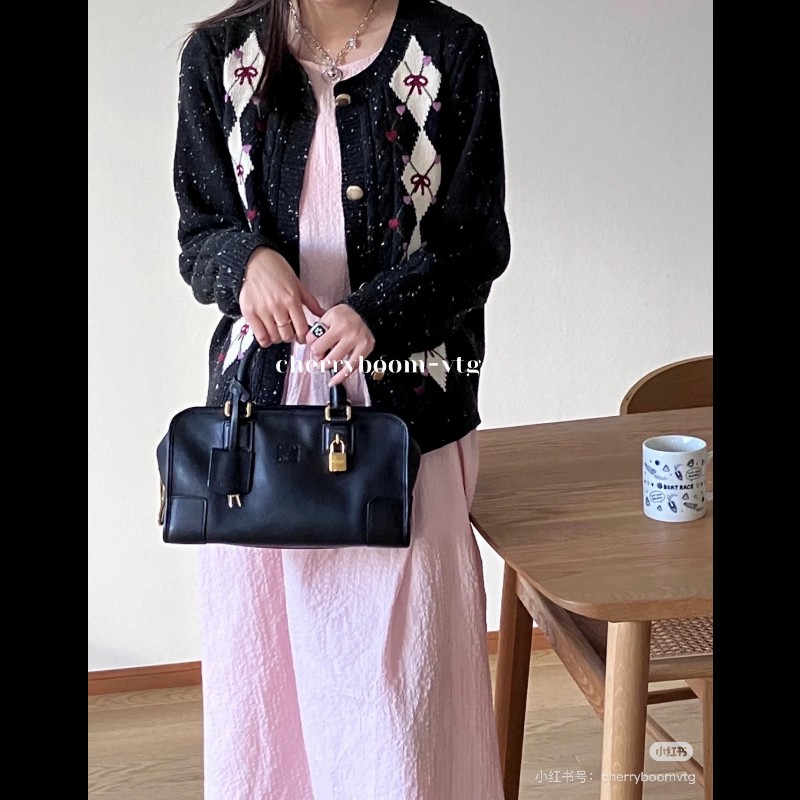 Loewe 黑色亞馬遜手提包 肩背包 後配肩帶-1