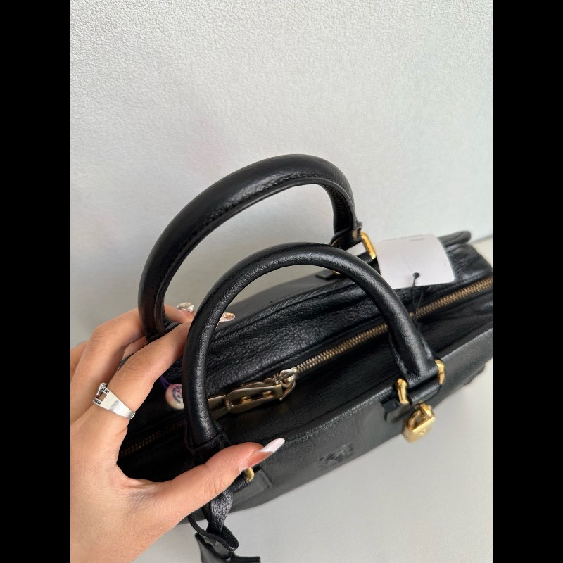 Loewe 黑色亞馬遜手提包 肩背包 後配肩帶-3