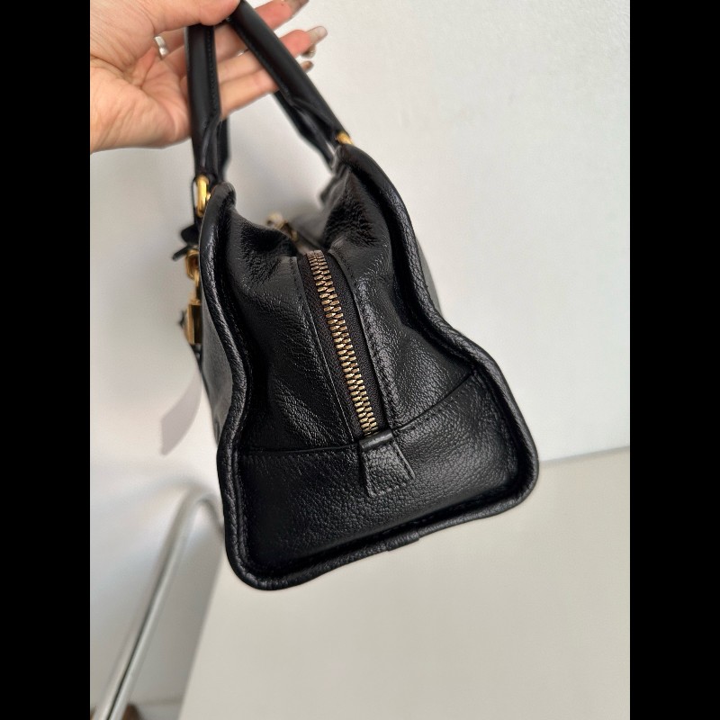 Loewe 黑色亞馬遜手提包 肩背包 後配肩帶-6