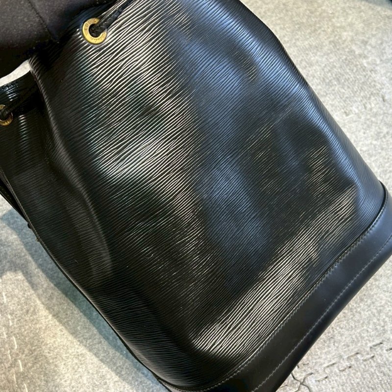 Louis vuitton水波紋水桶包-16