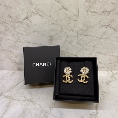 CHANEL花朵珍珠淡金水鑽耳環
