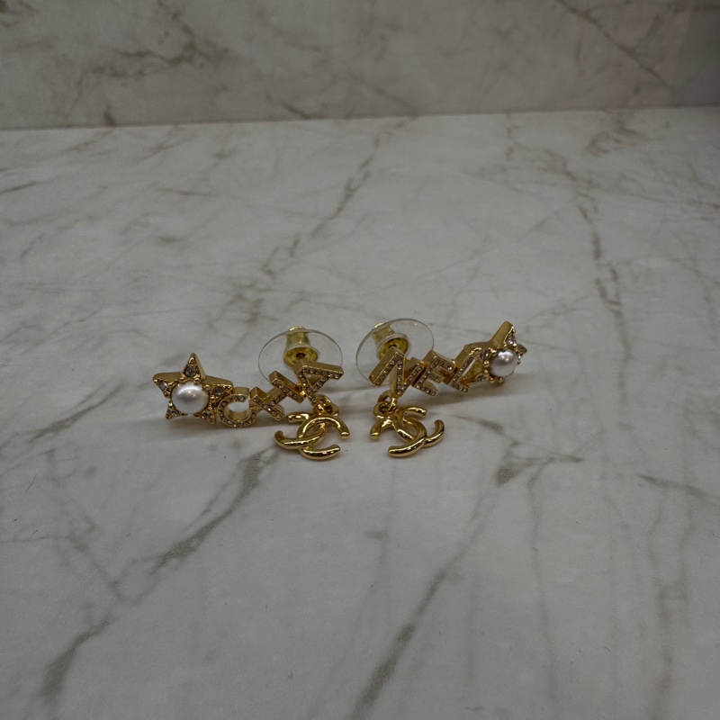 CHANEL金色星星不對襯字母珍珠鑽石耳環-1
