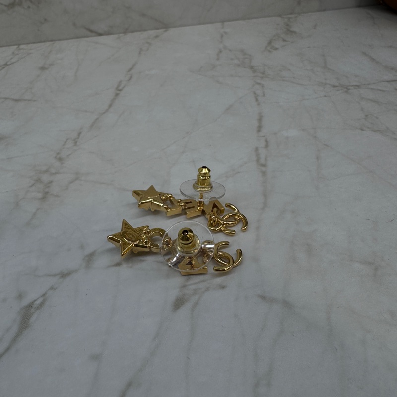 CHANEL金色星星不對襯字母珍珠鑽石耳環-2