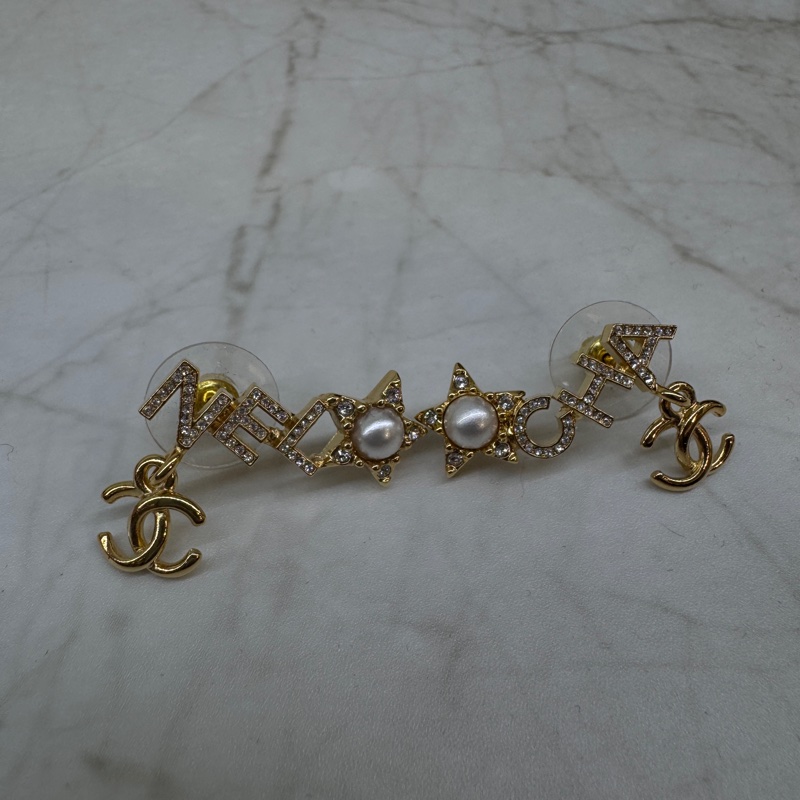 CHANEL金色星星不對襯字母珍珠鑽石耳環-4
