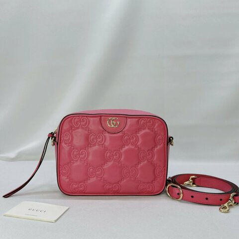 GUCCI 粉色絎縫皮革相機包