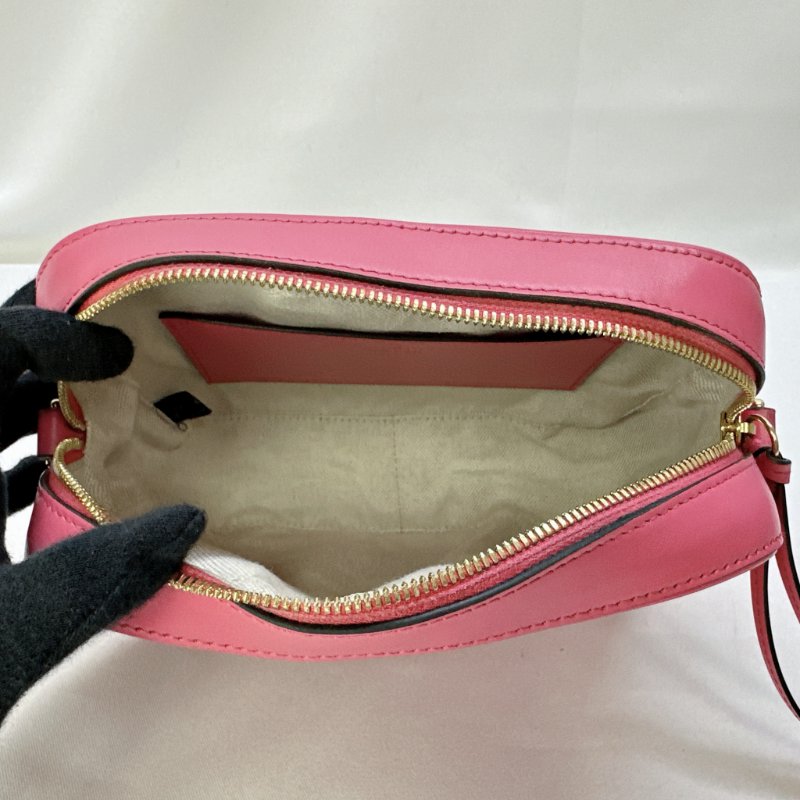 GUCCI 粉色絎縫皮革相機包-3