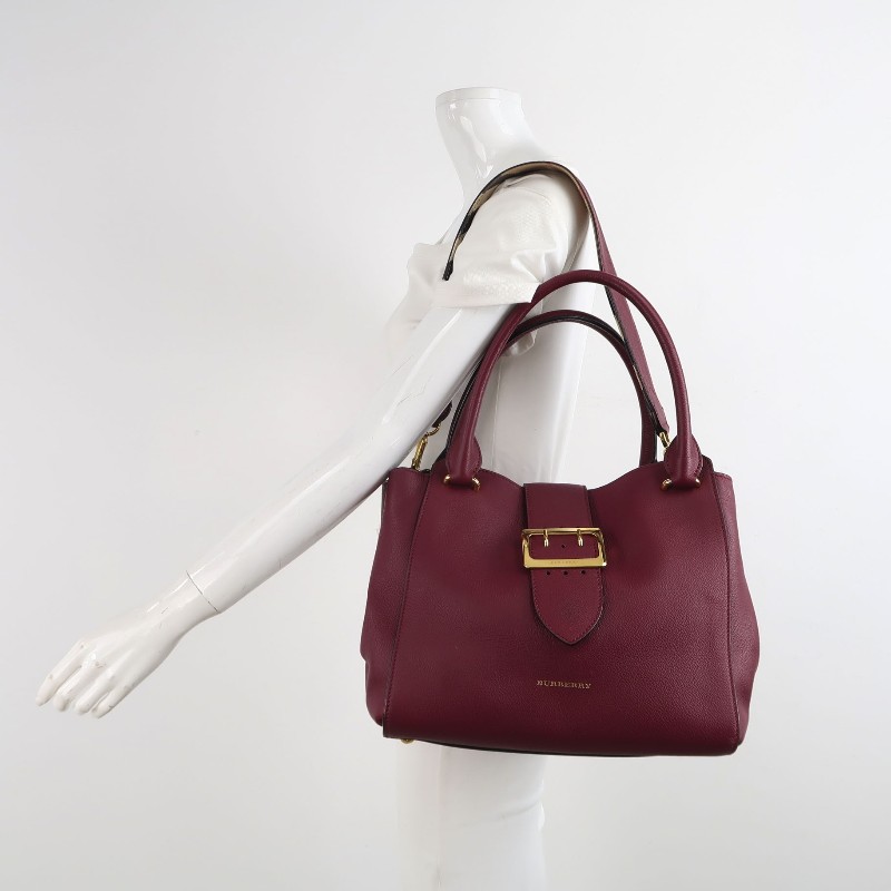 Burberry Buckle牛皮純色字母logo搭扣單肩包-1