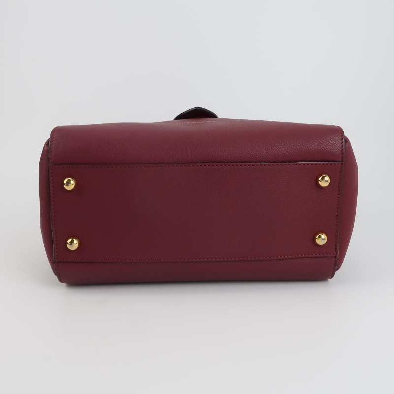 Burberry Buckle牛皮純色字母logo搭扣單肩包-5