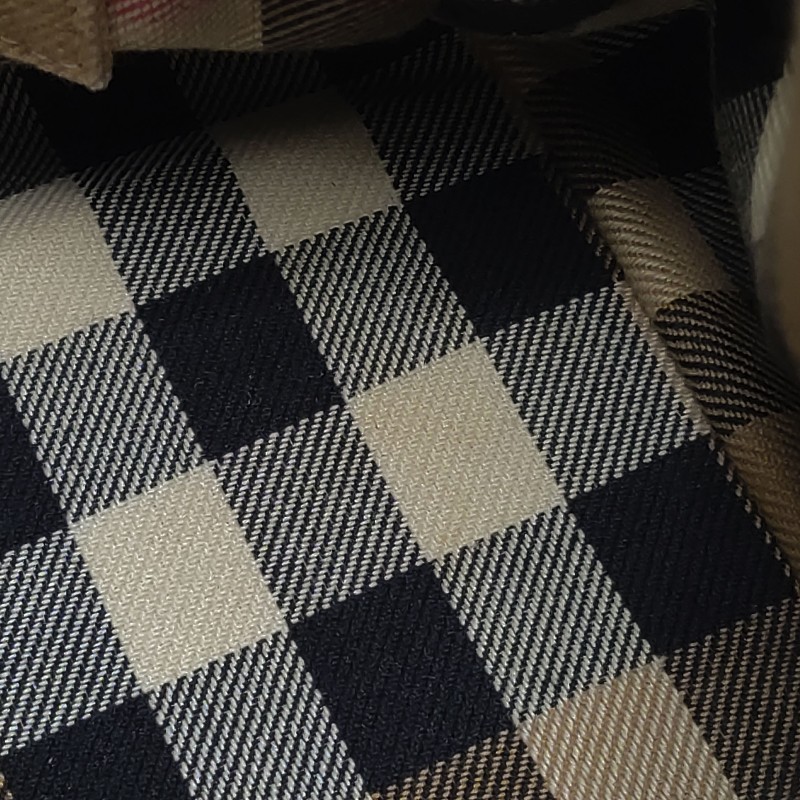 Burberry Buckle牛皮純色字母logo搭扣單肩包-9