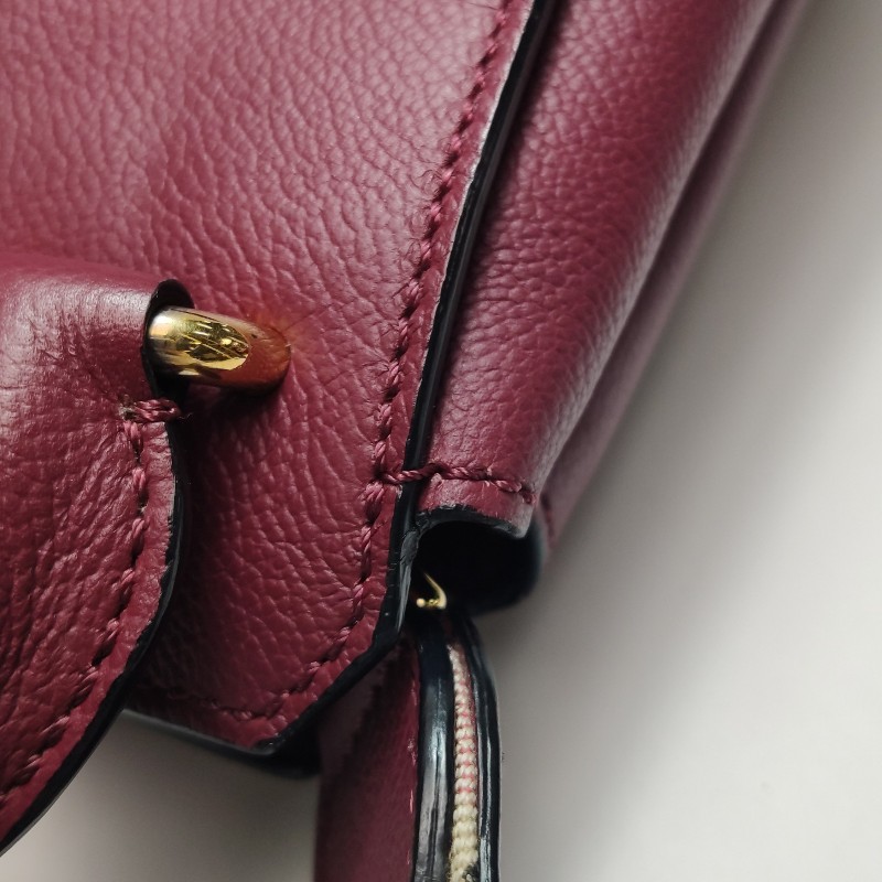 Burberry Buckle牛皮純色字母logo搭扣單肩包-16