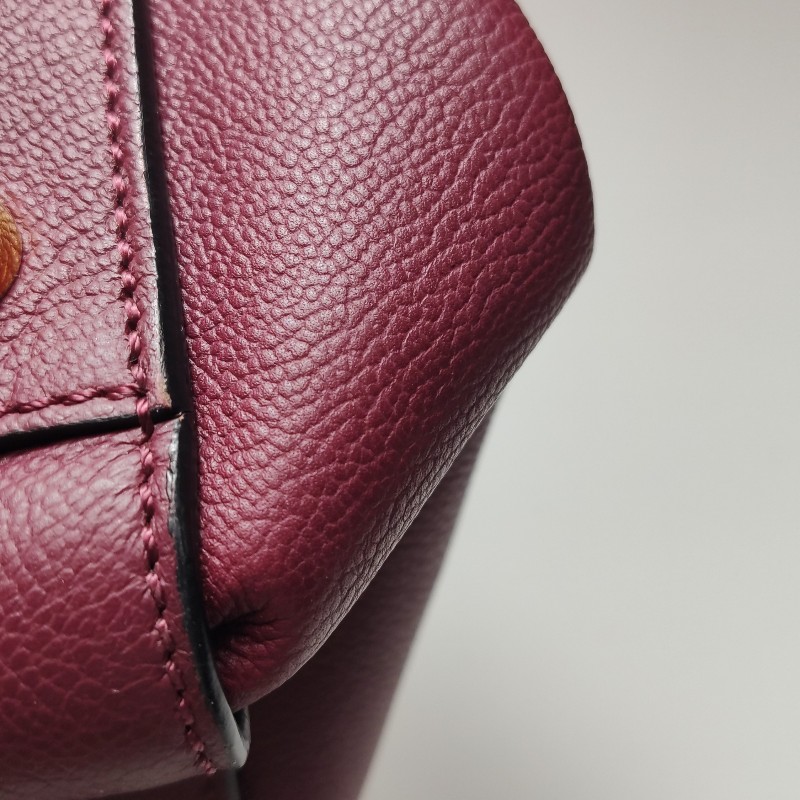 Burberry Buckle牛皮純色字母logo搭扣單肩包-17