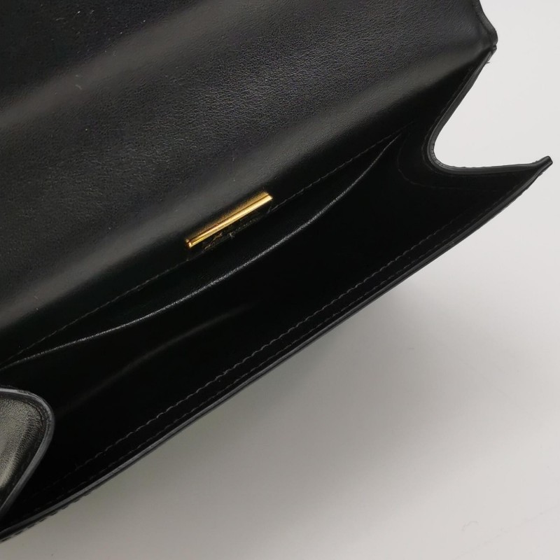 Prada 牛皮純色金屬字母Logo單肩包-6