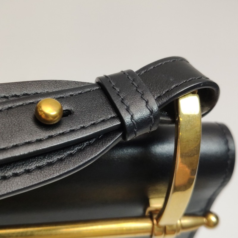 Prada 牛皮純色金屬字母Logo單肩包-10