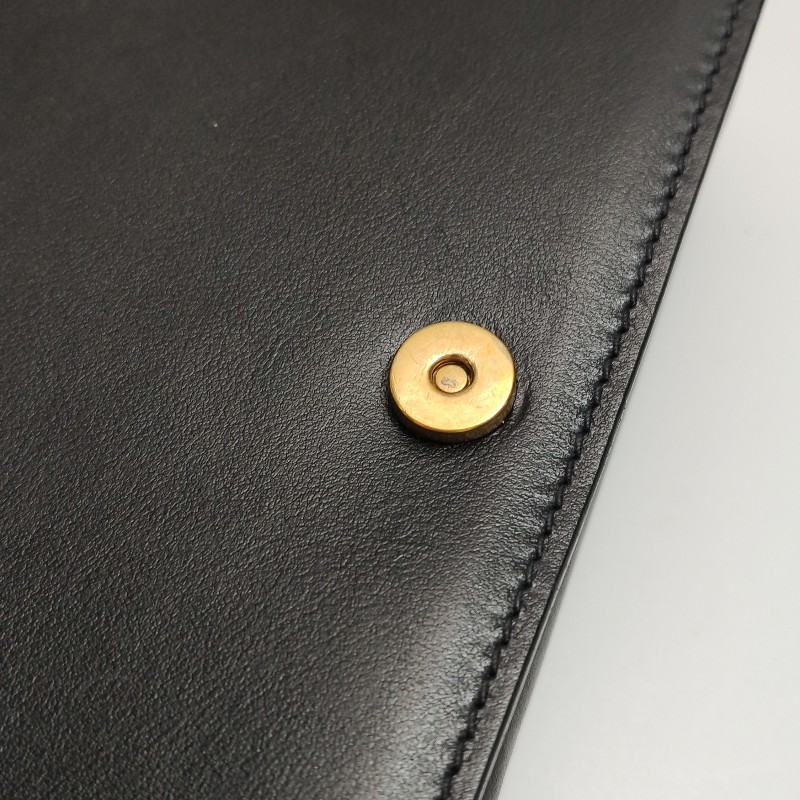 Prada 牛皮純色金屬字母Logo單肩包-11