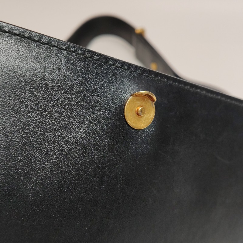 Prada 牛皮純色金屬字母Logo單肩包-12