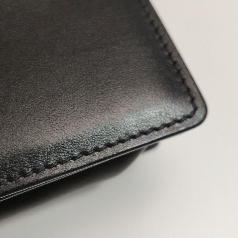 Prada 牛皮純色金屬字母Logo單肩包-18