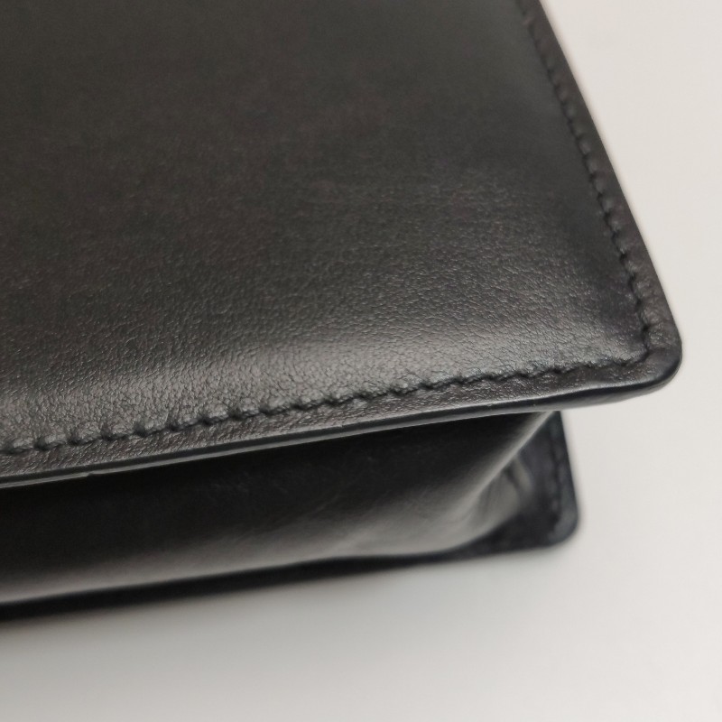 Prada 牛皮純色金屬字母Logo單肩包-19