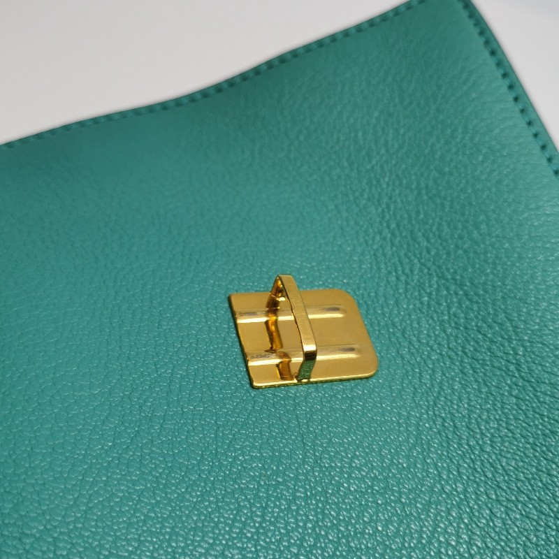 Miu Miu羊皮拼色字母Logo金屬扣斜挎包-12