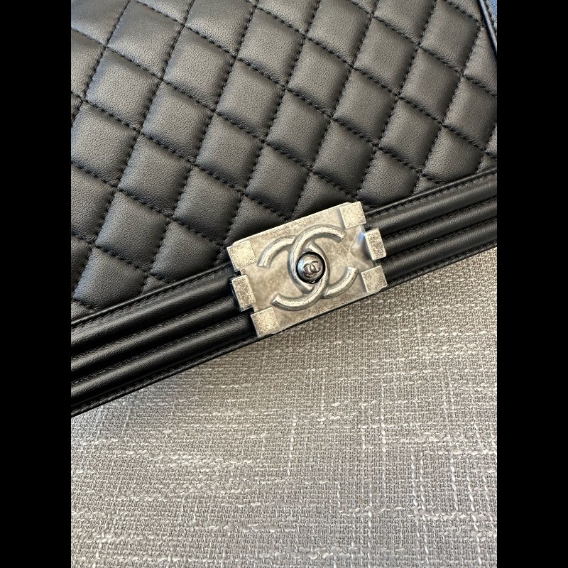 Chanel Leboy黑銀羊皮中號 肩背包-10