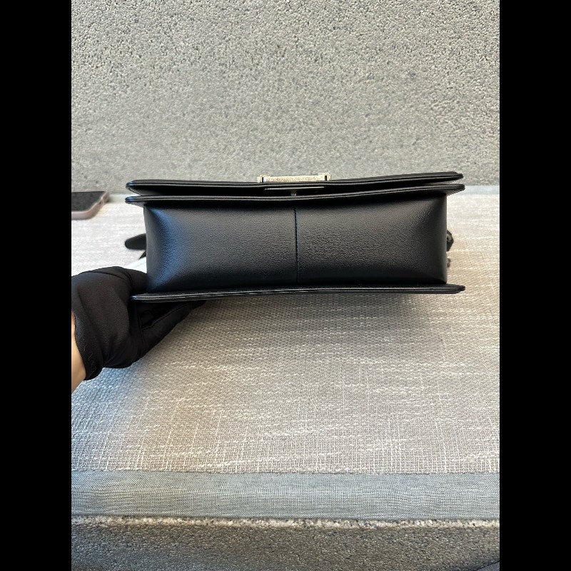Chanel Leboy黑銀羊皮中號 肩背包-11