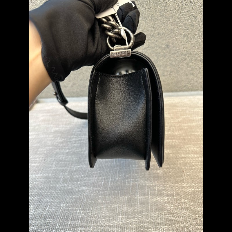 Chanel Leboy黑銀羊皮中號 肩背包-12