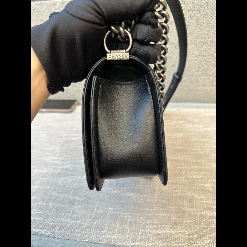 Chanel Leboy黑銀羊皮中號 肩背包-13