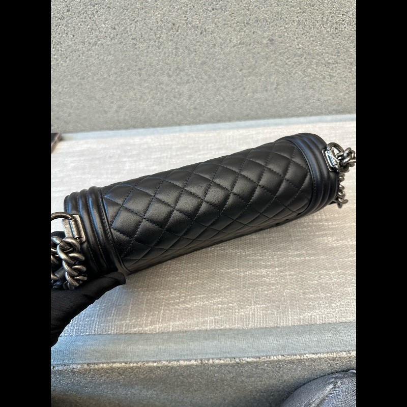 Chanel Leboy黑銀羊皮中號 肩背包-17