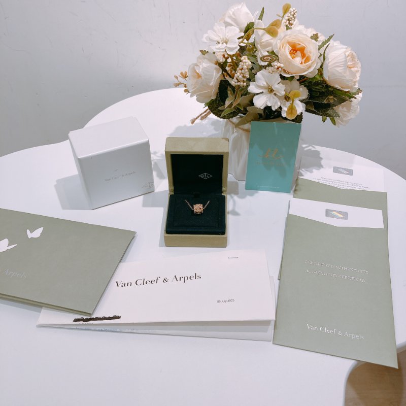 TW4567	Van Cleef &Arpels VCA鑽石項鏈 18K Perlee Clovers Pendant Necklace D 0.18ct x RGHW-10