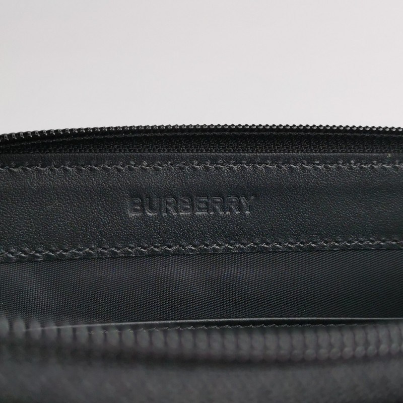 Burberry拼色字母Logo拉鍊手拿包-6