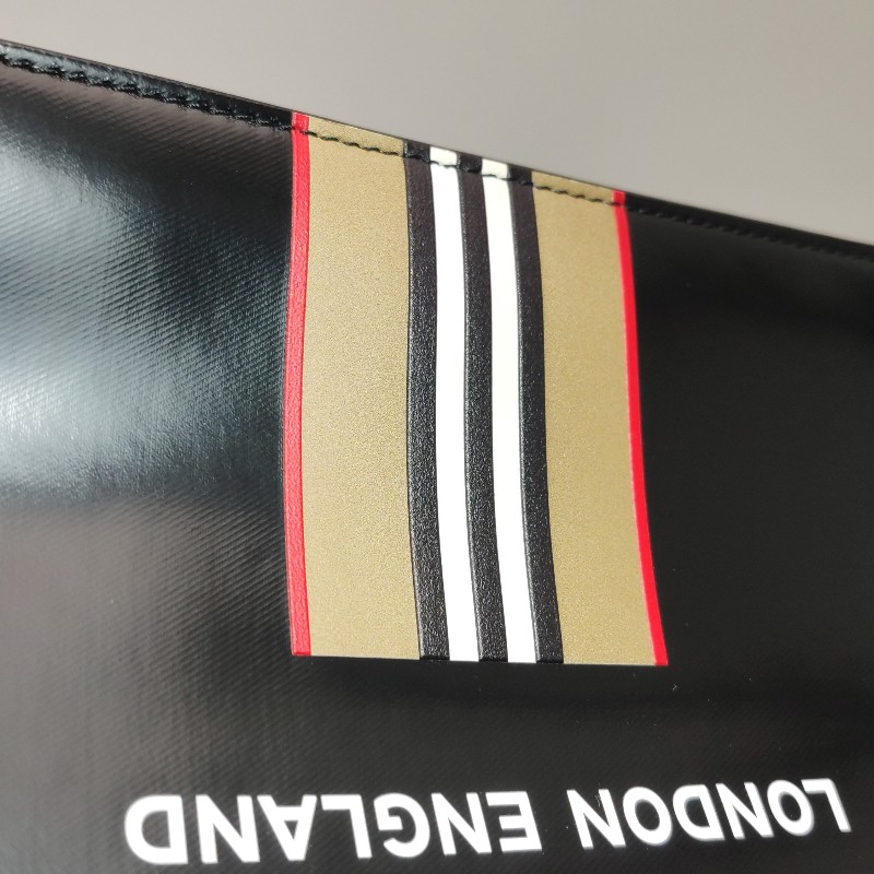Burberry拼色字母Logo拉鍊手拿包-12