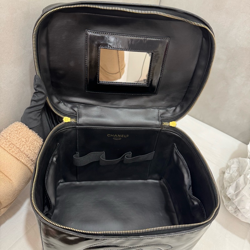 Chanel 大款漆皮手提化妝包-12