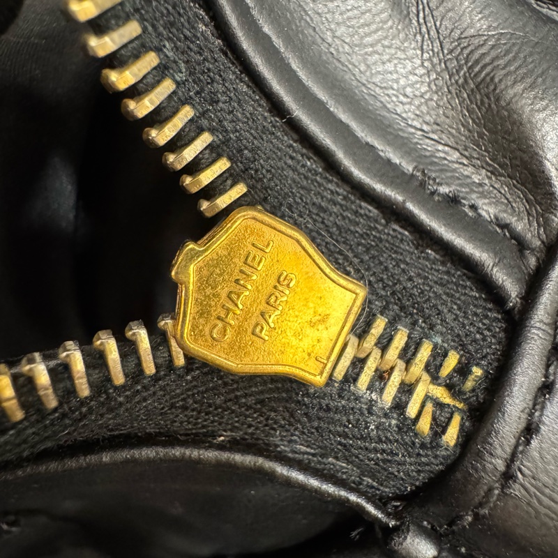 Chanel 大款漆皮手提化妝包-15