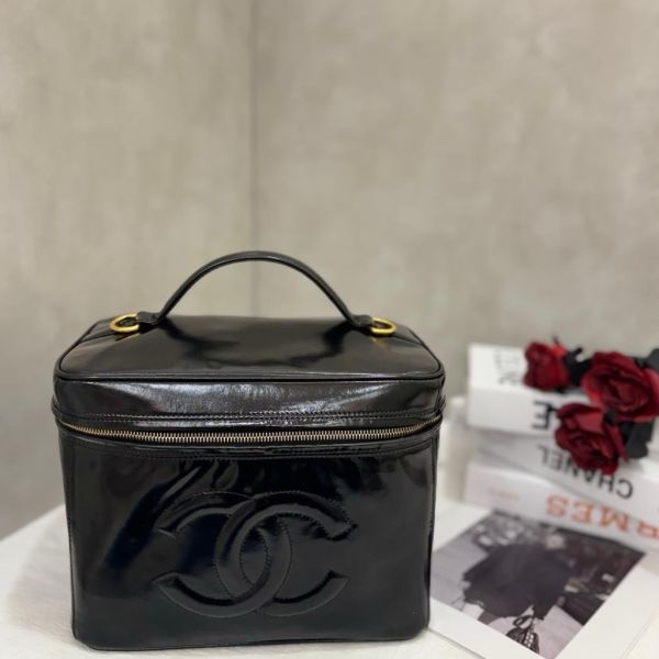 Chanel 大款漆皮手提化妝包-24