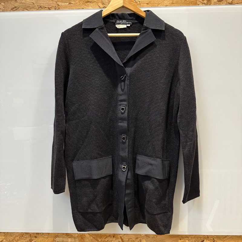 【美收精品】FERRAGAMO 黑色針織長袖 4-518-0