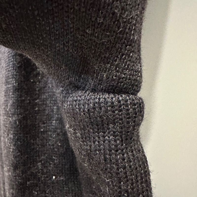 【美收精品】FERRAGAMO 黑色針織長袖 4-518-2