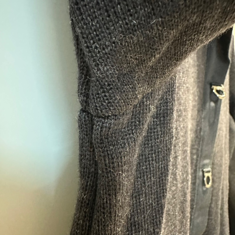 【美收精品】FERRAGAMO 黑色針織長袖 4-518-3