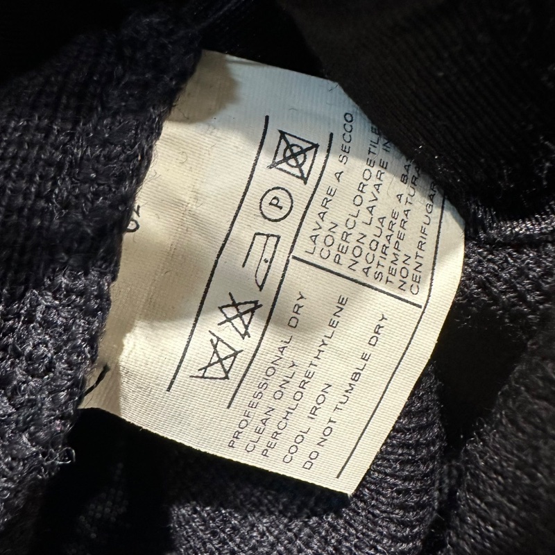 【美收精品】FERRAGAMO 黑色針織長袖 4-518-6