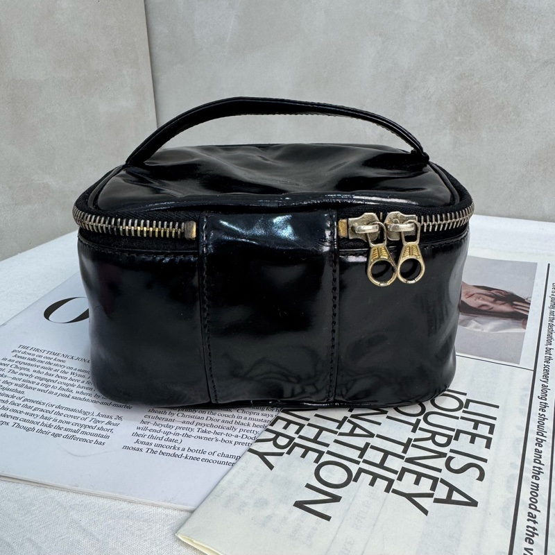 Chanel 漆皮化妝包-2