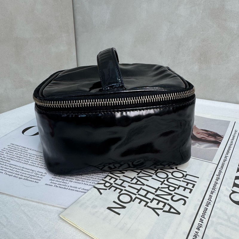 Chanel 漆皮化妝包-3