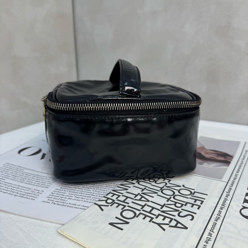 Chanel 漆皮化妝包-4