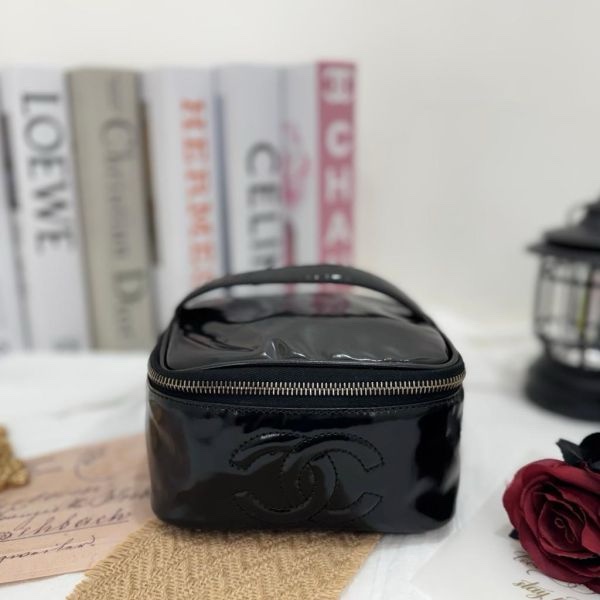 Chanel 漆皮化妝包-13